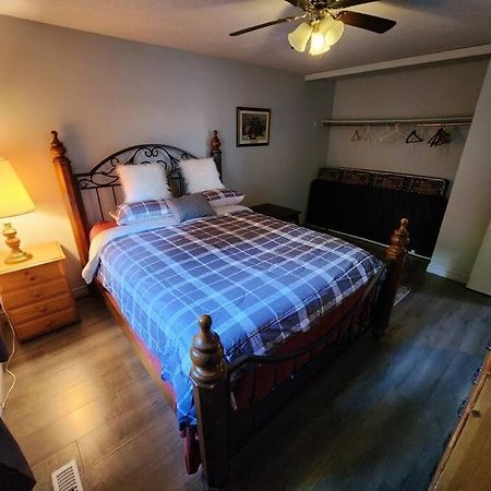 Entire 3 Bedroom House In Elliot Lake Εξωτερικό φωτογραφία