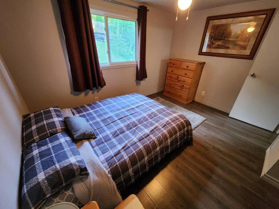 Entire 3 Bedroom House In Elliot Lake Εξωτερικό φωτογραφία