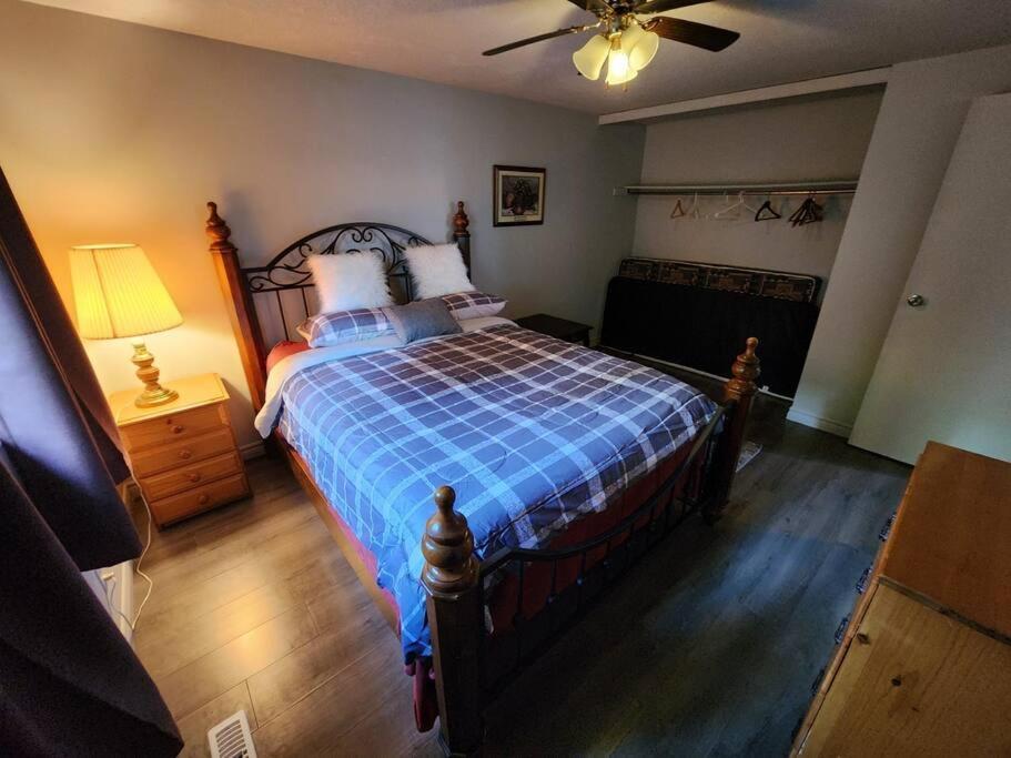 Entire 3 Bedroom House In Elliot Lake Εξωτερικό φωτογραφία