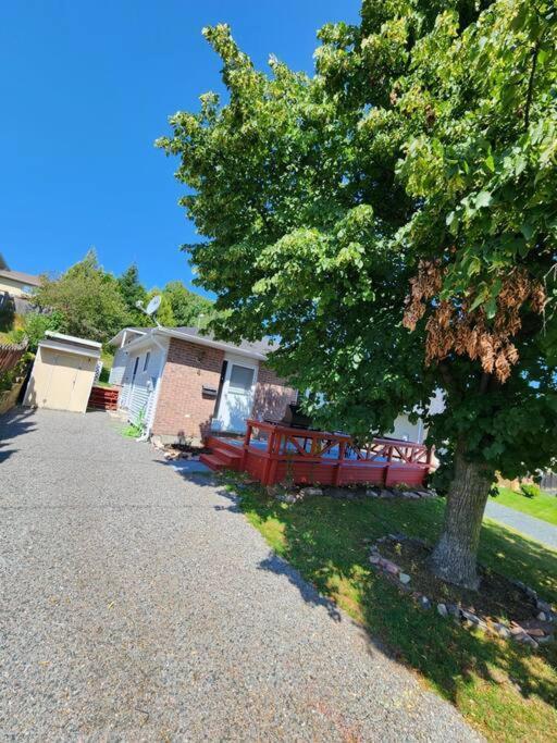 Entire 3 Bedroom House In Elliot Lake Εξωτερικό φωτογραφία