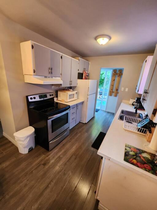 Entire 3 Bedroom House In Elliot Lake Εξωτερικό φωτογραφία