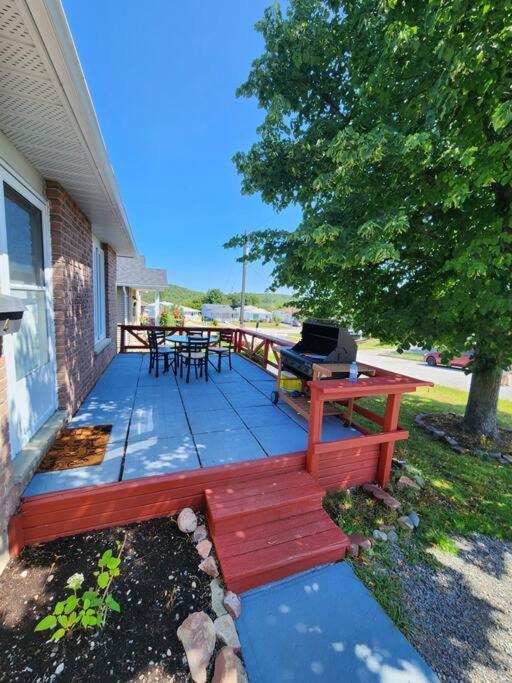 Entire 3 Bedroom House In Elliot Lake Εξωτερικό φωτογραφία